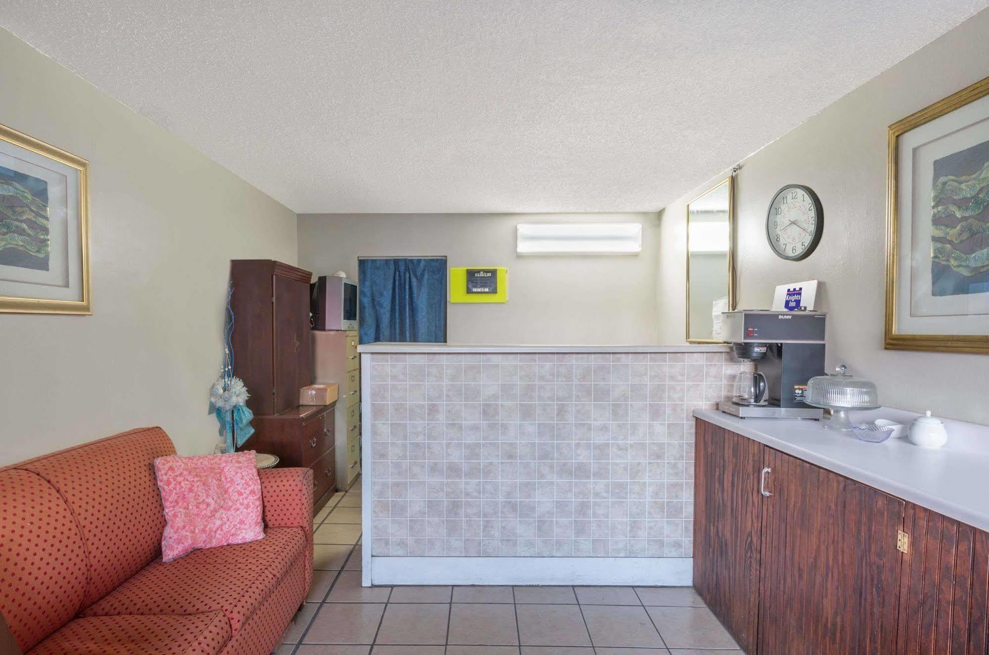 Knights Inn Overland Park Mission Экстерьер фото