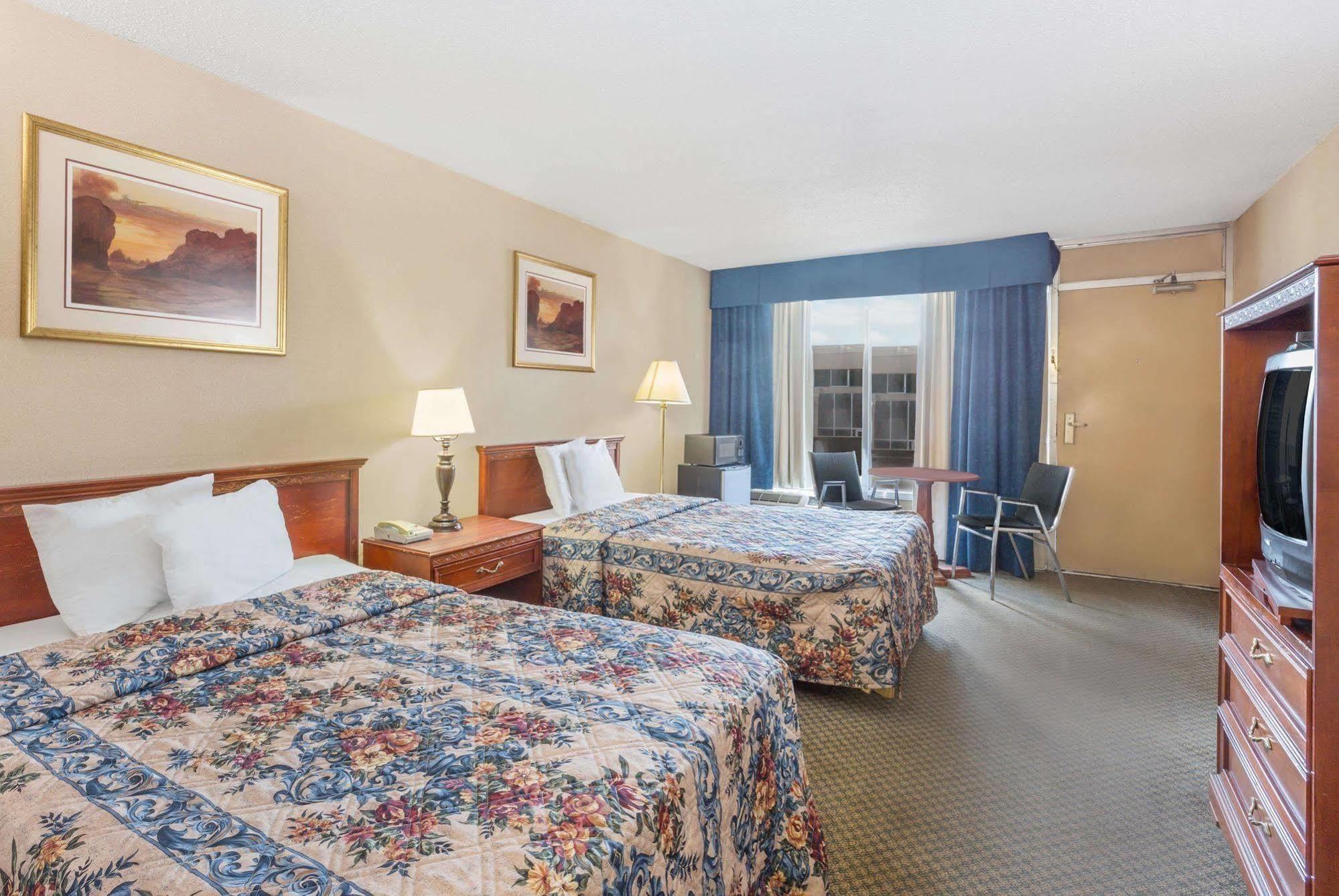 Knights Inn Overland Park Mission Экстерьер фото