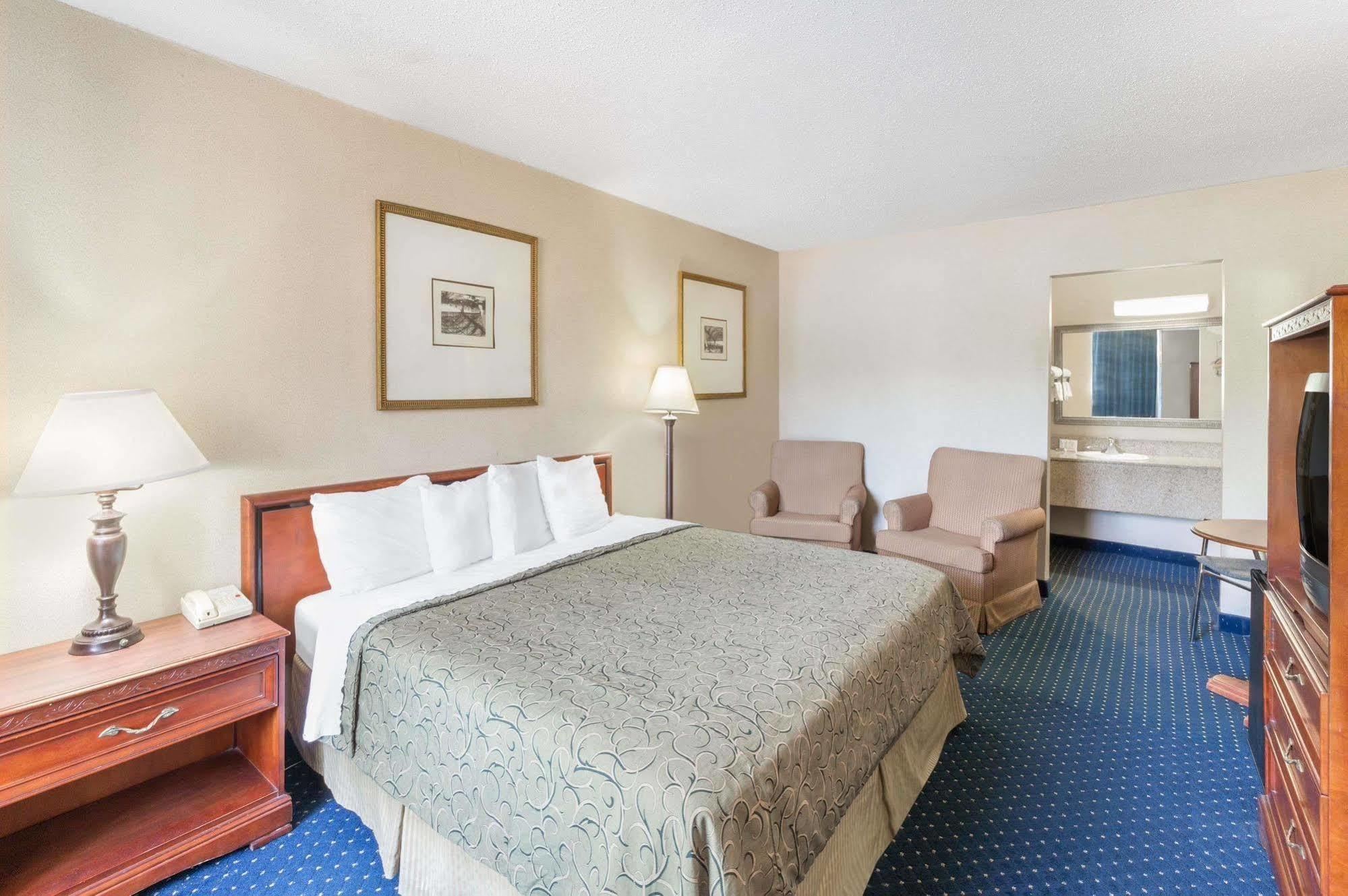 Knights Inn Overland Park Mission Экстерьер фото